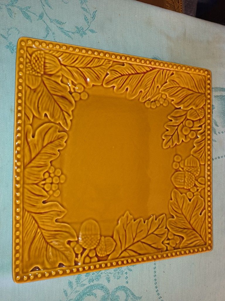 4 Square Gold Plates