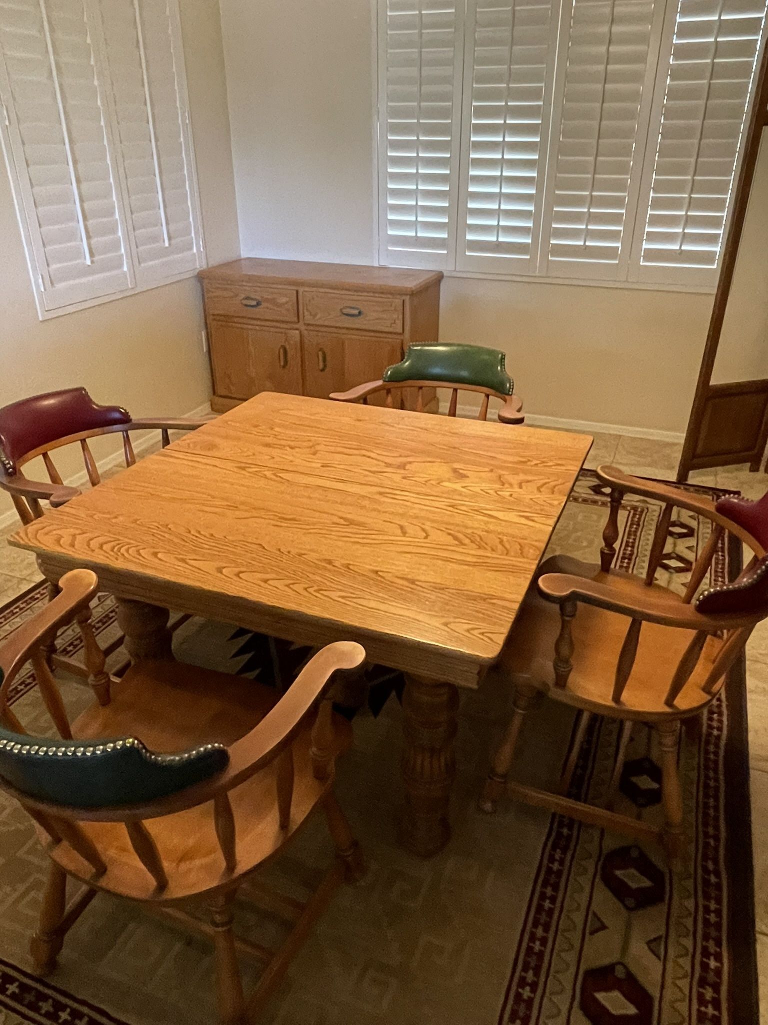 Table, Poker Table, Dining Table, Vintage, Good Condition, 2 Leafs, 4 Chairs, $150