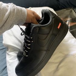 NIKE SUPREME SIZE 11