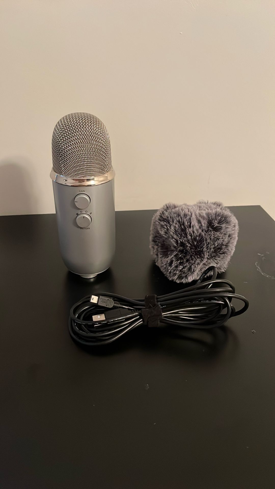 Blue yeti + foam cover and cable