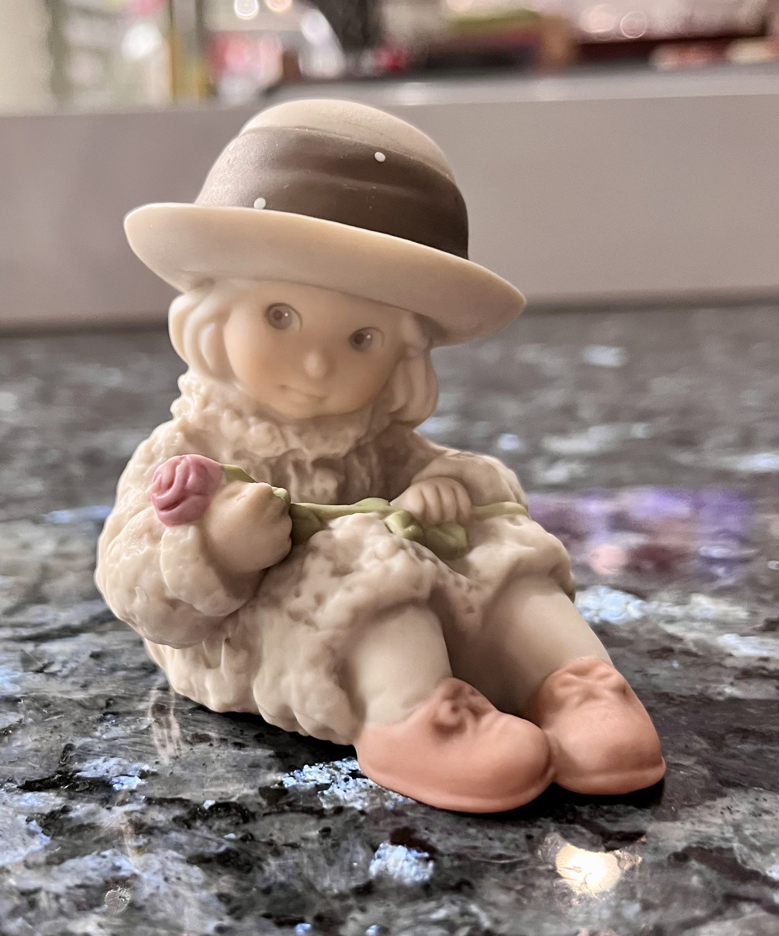 Vintage 1995 Kim Anderson “ thinking of you brings sweet memories“ Enesco Co Statue