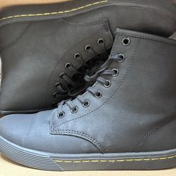 Sneakers/ Boots Women’s For Sale 