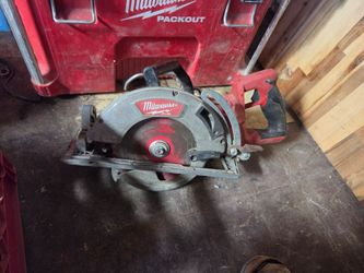 Milwaukee saw