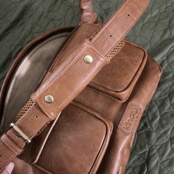 📷 Kindly Camera Fanny Pack – Cognac Brown – Excellent Condition