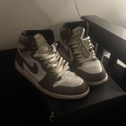 grey washed jordan 1 (barley any star lost and we can negotiate prices) 