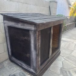 Large Dog House  Good Conditions 