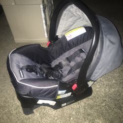 Very Nice Like New Snap And Go Baby Car Seat With Base Only $50