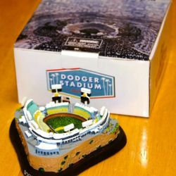 DODGER STADIUM  REPLICA SOUVENIRI  GIVE AWAY  FARME JHON PROMO     NEW