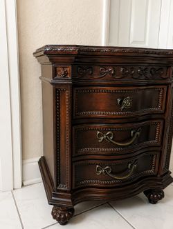 ✨ Stunning and Intricately Carved Vintage-Style Serpentine Nightstand ✨