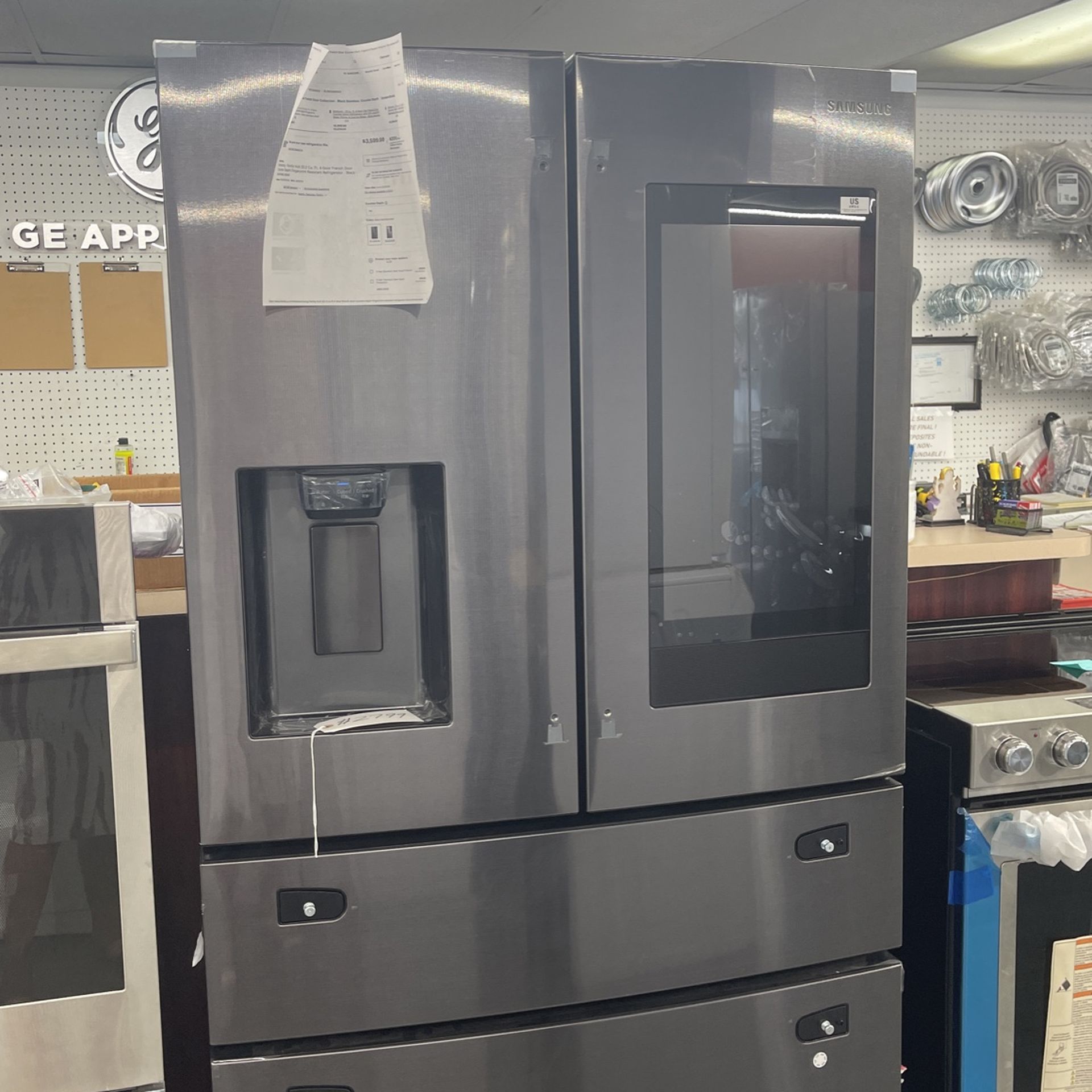 New Scratch And Dent Samsung 22.2 Cu Fr Black Stainless Steel Family Hub Counter Depth 4 Door Fridge. 1 Year Warranty