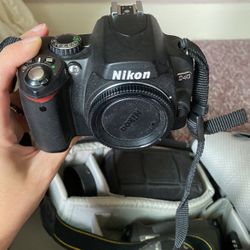 Nikon D40 And Battery Pack 