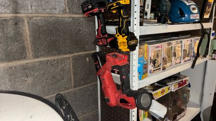 Milwaukee Finish Nail Gun 16 Gauge 