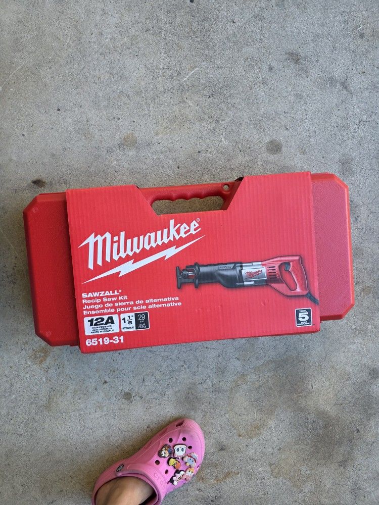 Milwaukee 12 Amp SAWZALL Reciprocating Saw with Case 6519-31