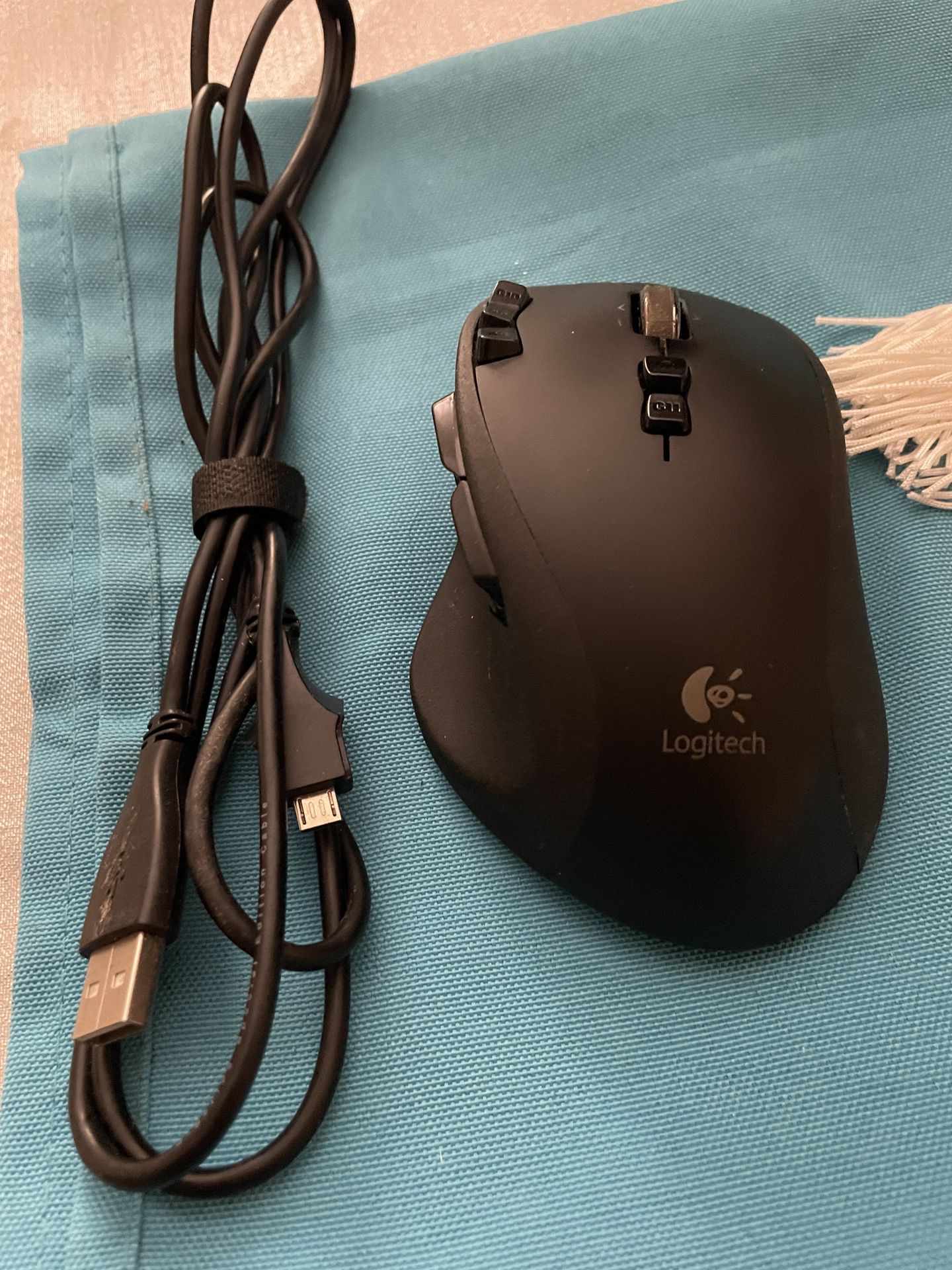 ved godt aktivering Ofte talt Logitech G Series G700 Wireless Laser Gaming Mouse w/ USB Receiver and  Cable for Sale in Queens, NY - OfferUp
