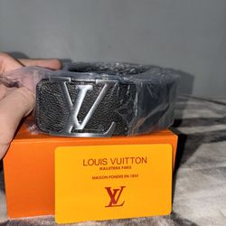 Louis Vuitton Initiales reversible belt