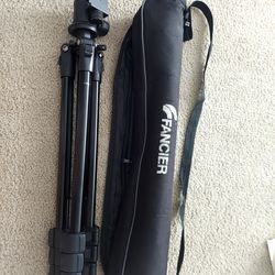 Fancier WF-5338H camera tripod, which includes a matching carrying case