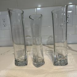 Set of 3 Heart-Shaped Slim Vases – Elegant Home Decor