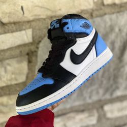 Air Jordan 1 High OG UNC Toe ( pick up only ) Size 5y