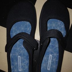 Womans slip on shoes size 10