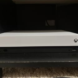 XBOX ONE X (Runs 4K) 1 TB STORAGE