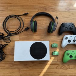 Xbox Series S With Headset Plus controllers