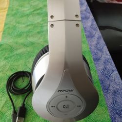 MPOW  WIRELESS BLUETOOTH NOISE CANCELLING HI-FI STEREOS &  CALL PHONE SILVER-BLACK