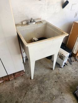 Garage water basin sink