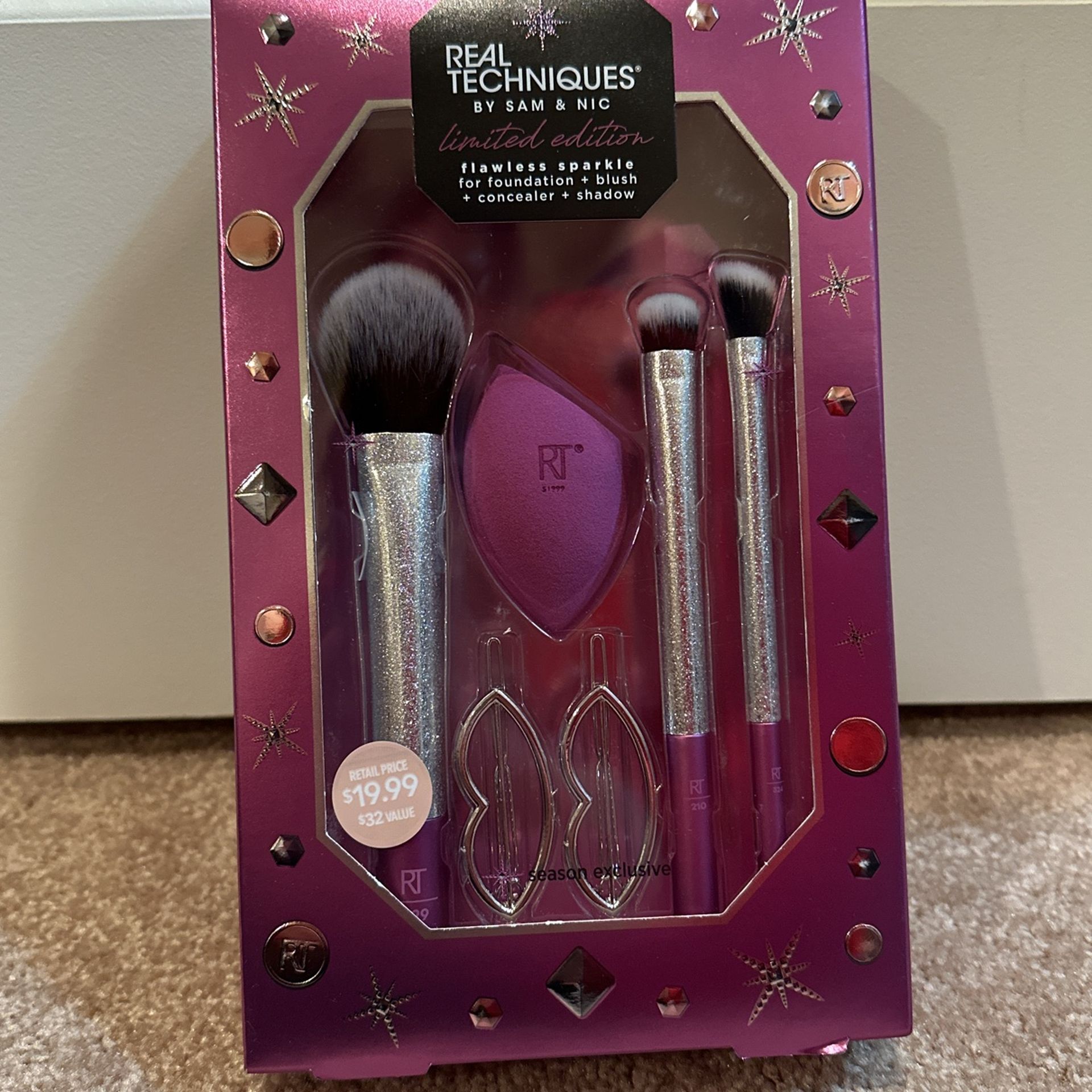 Real Techniques make-up brushes, beauty blender & barrettes Set