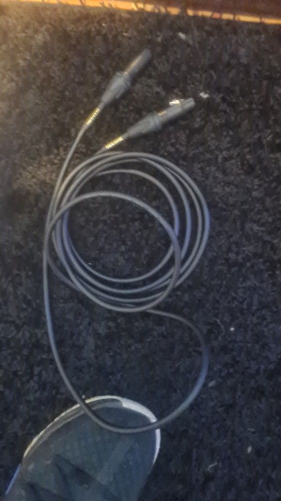 Many Mogami XLR & TRS cables 100$ Cables For $40 Each