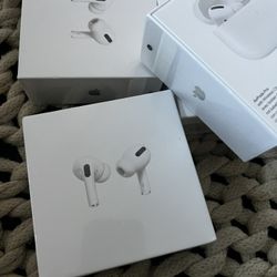 Apple AirPods Pro with MagSafe Wireless Charging Case - White