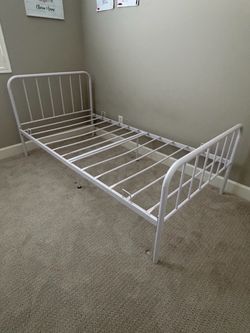 Twin metal bedframe