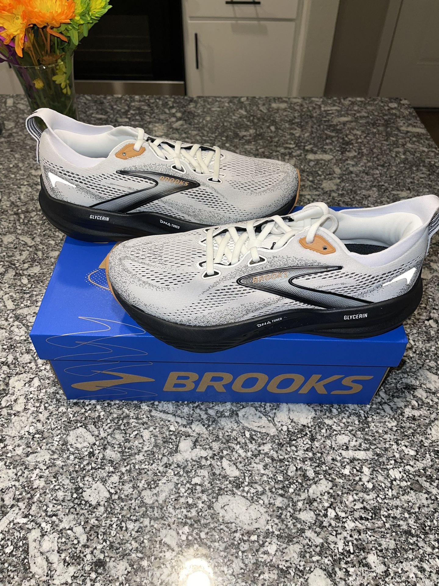 New Brooks Glycerin 22 – Men’s Size 9