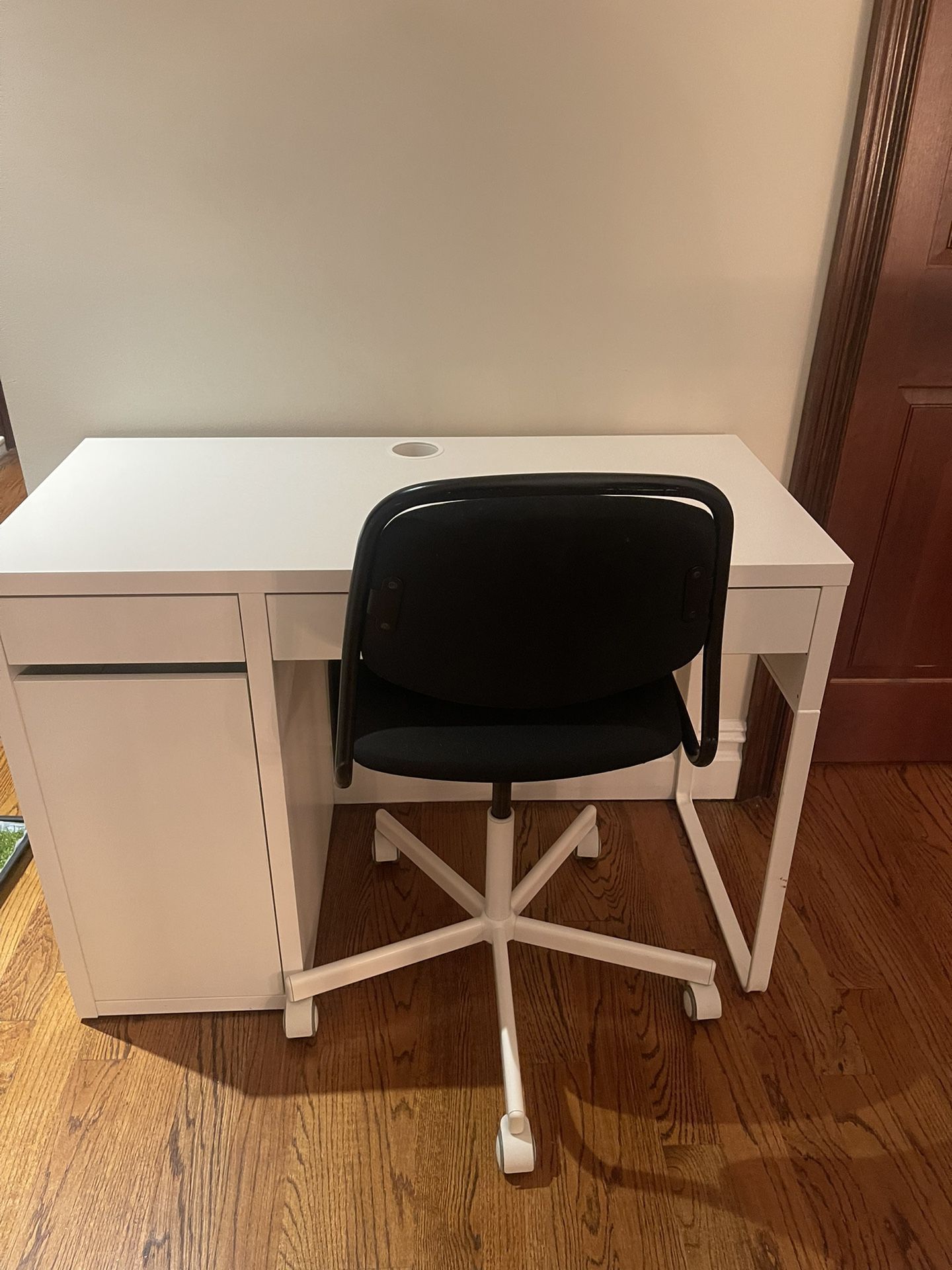 IKEA White Desk Mint Condition 