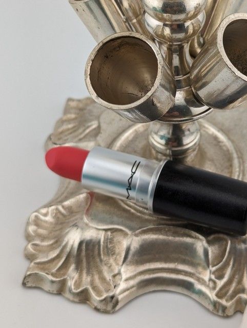 Fancy Vintage 5 Lipstick Decorative Holder for the Dresser or Bathroom Counter.