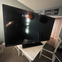 Good quality Tv (with stand)