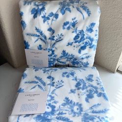 2-NWT LAURA ASHLEY OVERSIZED DELPHINE BLUE AND WHITE FLORAL BEACH TOWELS SET