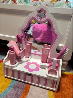 Melissa and Doug Wooden Salon toy