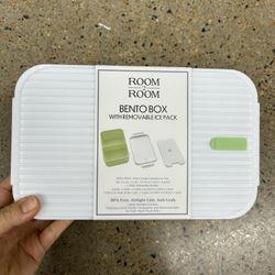 NWT Bento box with removable ice pack