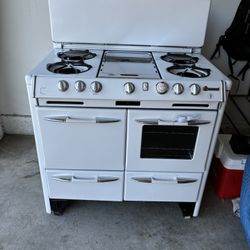 1940s O’Keefe and Merritt Stove