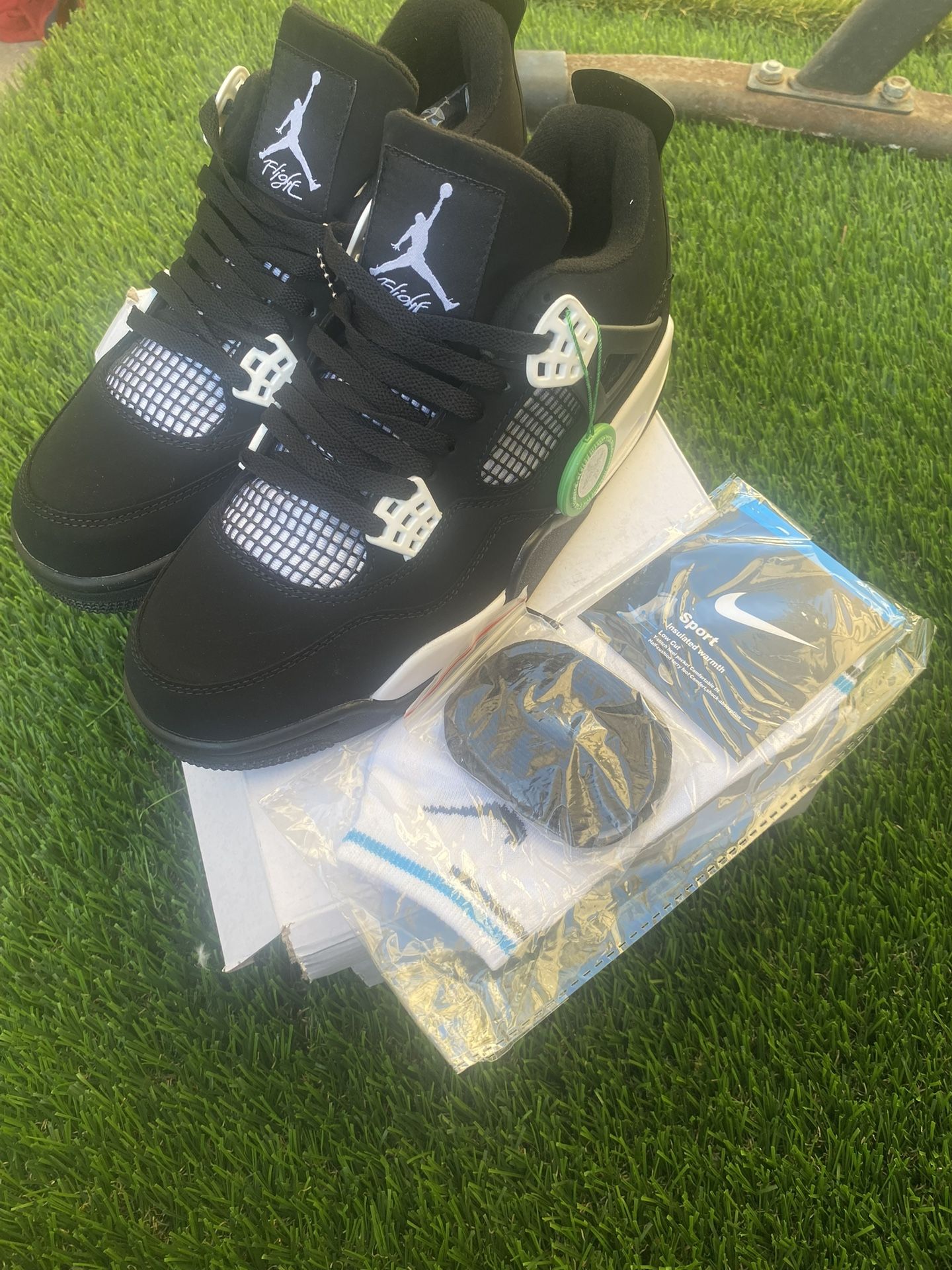 Jordan 4 White Thunders