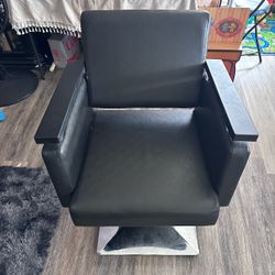 Salon chair