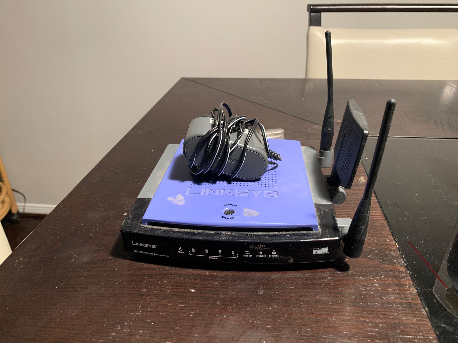 Linksys WRT300n Router