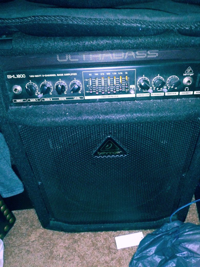 Behringher BXL-1800 2 Channel Bass Combo
