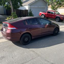2011 Honda Insight ( Part Out) 