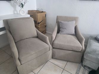 Pareja de Sillas Giratorias tipo muebles.