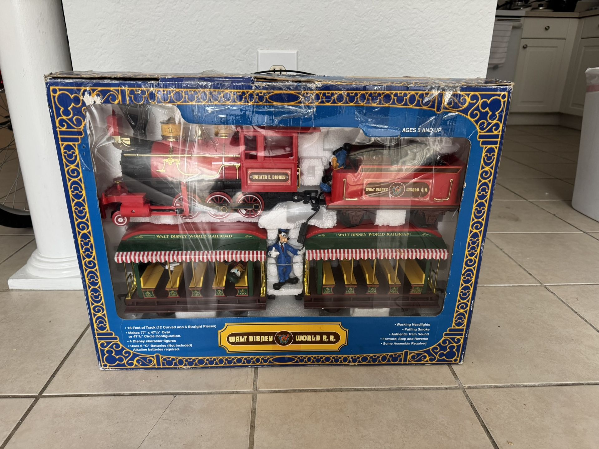 Walt Disney World Railroad Train Set #60080 Tested Works. Good Condition.