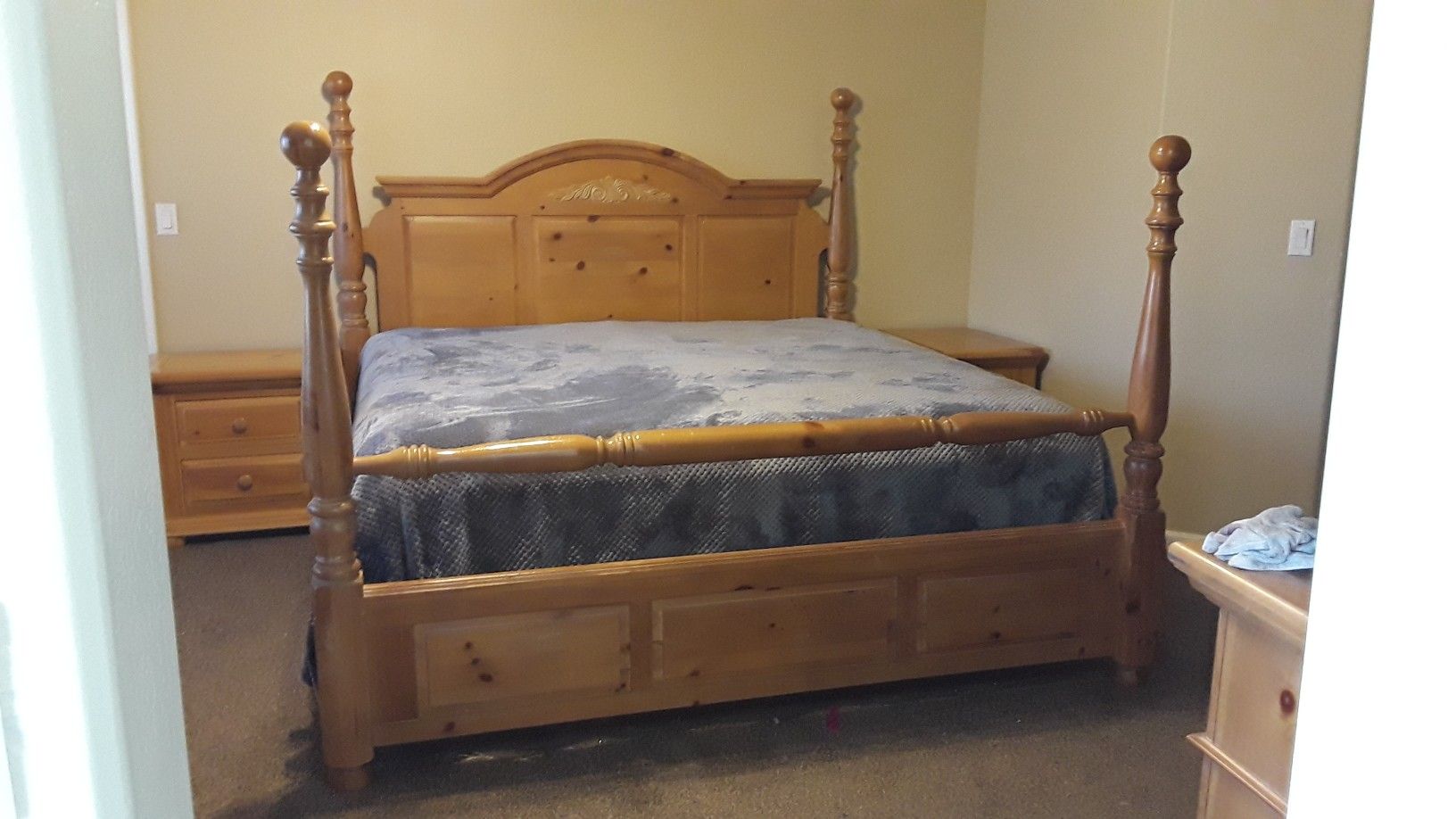 Broyhill poster bed deals