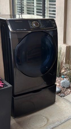 Samsung Electric Clothes Dryer with pedestal bottom drawer