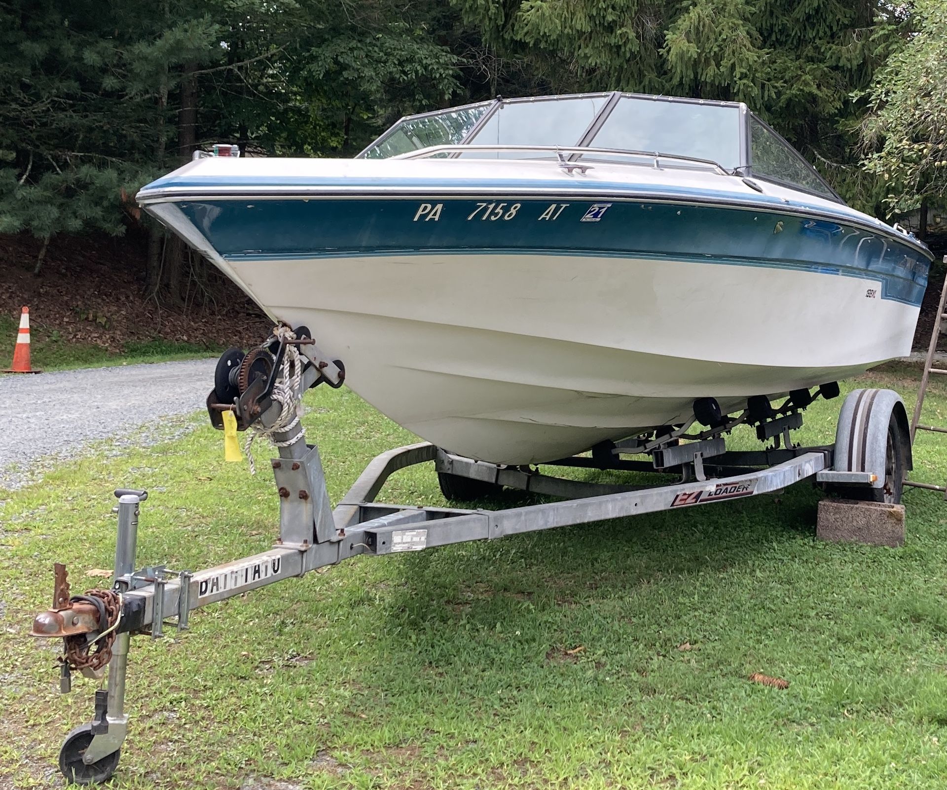1989 Chaparral Boat 198XL 19 feet 3 in fiberglass Hull / 230 horsepower
