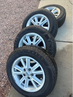 Ford Mustang 2007 rims 16”